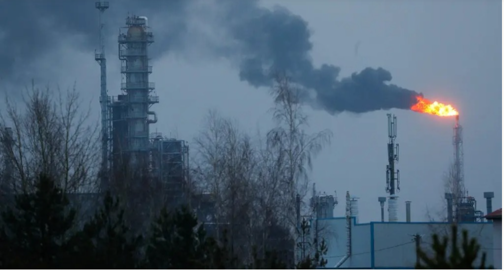 Giá dầu giảm mạnh xuống còn 90 USD/thùng